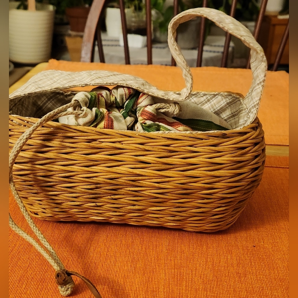 Vintage  Bath&Body Works small basket.